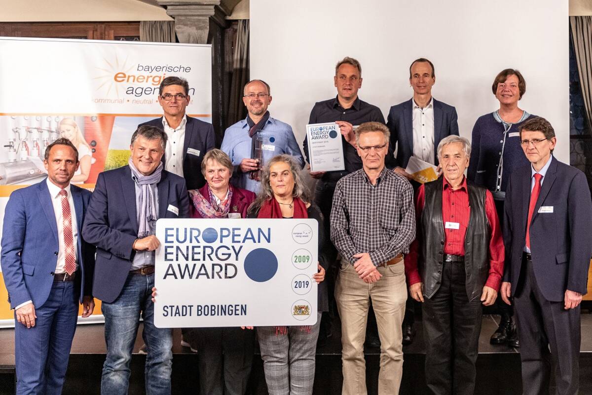 EEA-Verleihung - Bayerns Umweltminister Thorsten Glauber zeichnete aus: Vertreter der Stadt Bobingen mit den Gratulanten